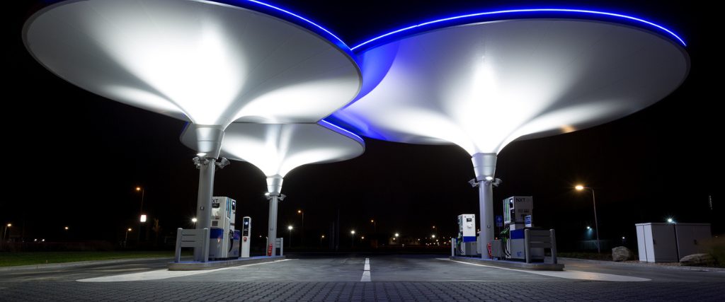 Balancing AI with human insight Navigating fuel retail’s tech evolution blog header (1)